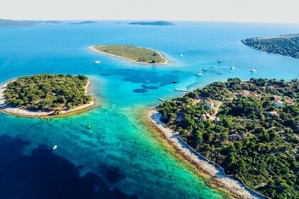 Private Boat Tour Half-Day,Blue Lagoon & 2 Islands from Split