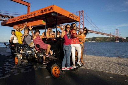 Lisboa: Divertida bicicleta de cerveza junto al mar