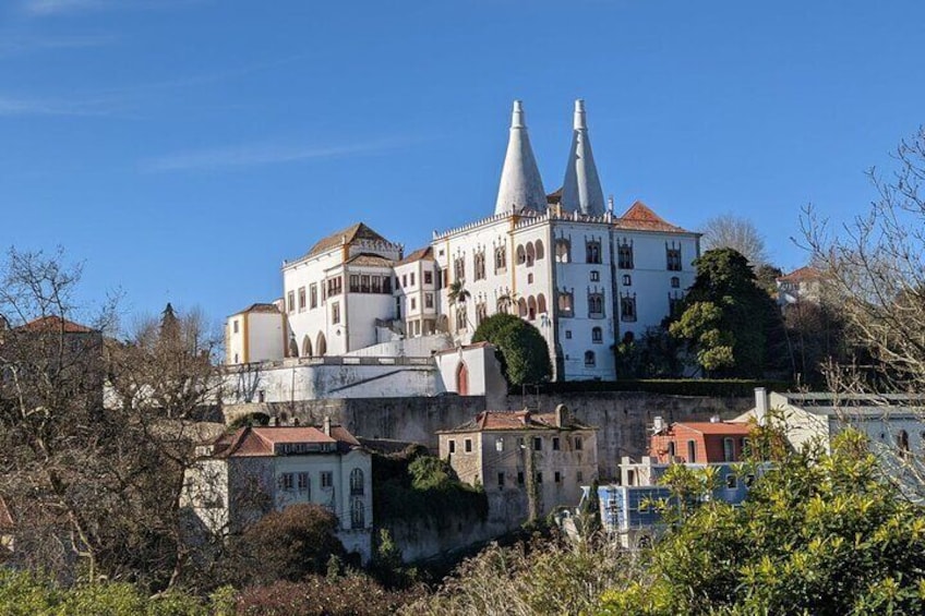 A guardian of memories and witnessing some of the most defining episodes in the history of Portugal, the Palace of Sintra provides its visitors with the opportunity to take a tour through time