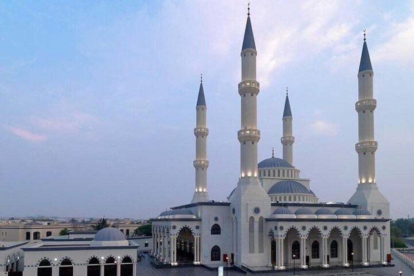 Old and Modern Dubai Full Day Private Tour with Blue Mosque Visit