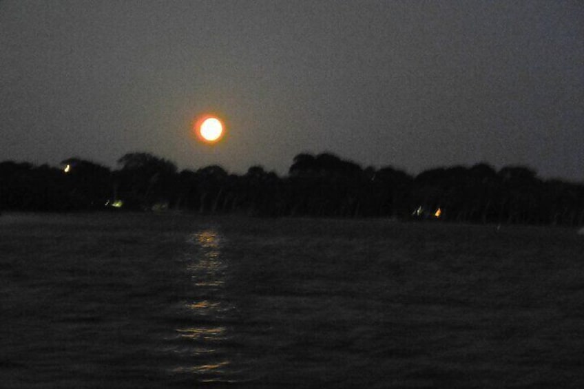 And sometimes we see the harvest moon on the way back to the dock!