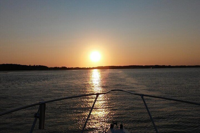 Come join the Angelfish Charter cruise and enjoy your unique sunset over the Boca Ceiga bay.