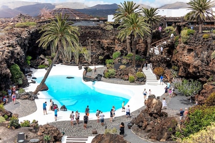 Excursión a Lanzarote con el Parque Nacional de Timanfaya y El Golfo