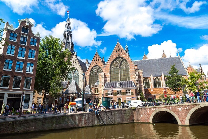 Typical Amsterdam In-App Audio Tour: the Essence of the City