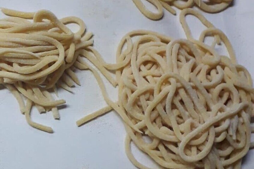 Italian cooking lesson and lunch in an Abruzzo farmhouse