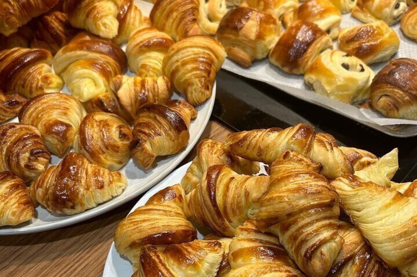 Croissants and pains au chocolat with a pastry chef in Paris 