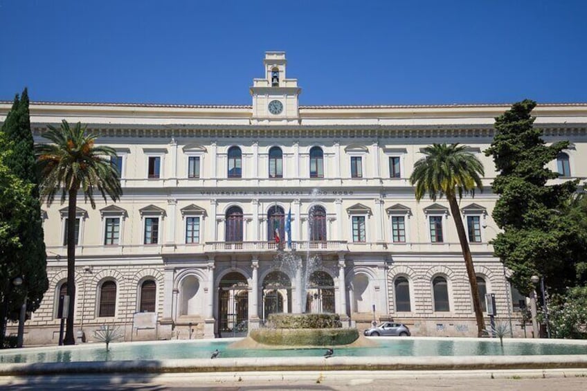 Bari Scavenger Hunt and Highlights Self-Guided Tour