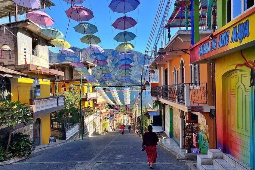 San Juan La laguna by boat.