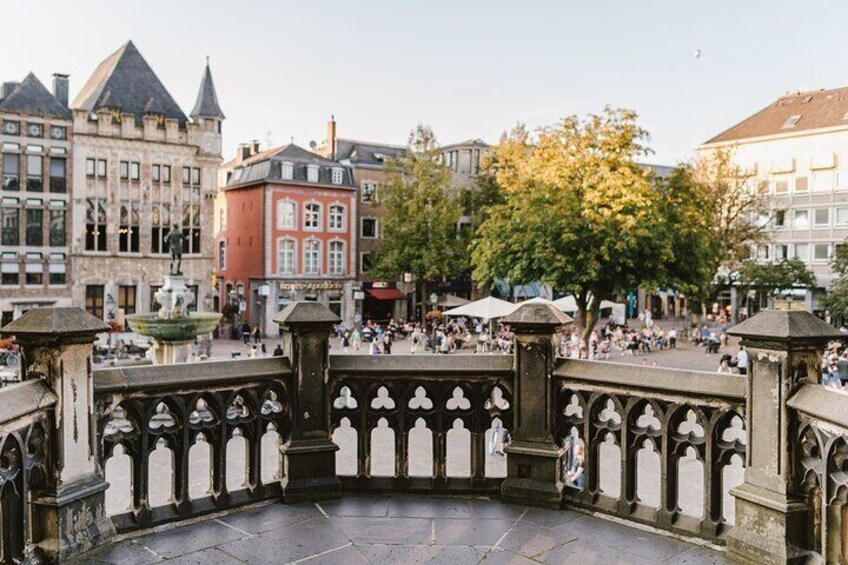 Marktplatz von Rathaustreppen (c) Hannah Gatzweiler