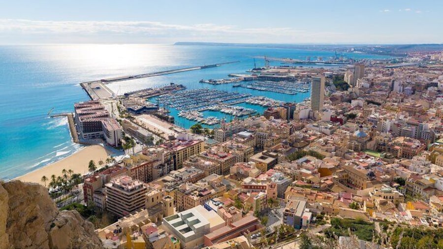 Alicante : Private Custom Walking Tour with a Local Guide