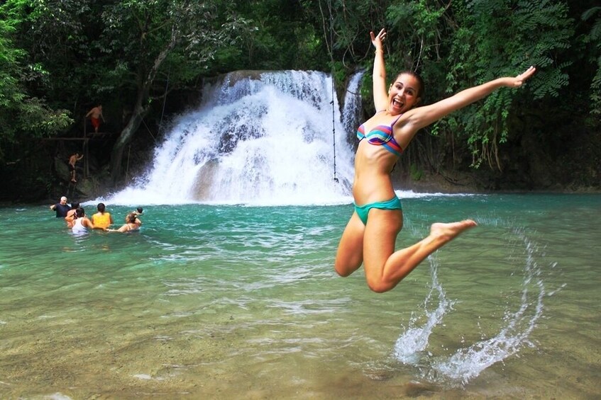 Llano Grande Waterfalls guided tour from Huatulco