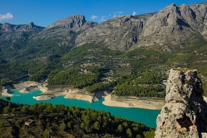 Half-Day Private Guided Tour in Guadalest by Luxury car