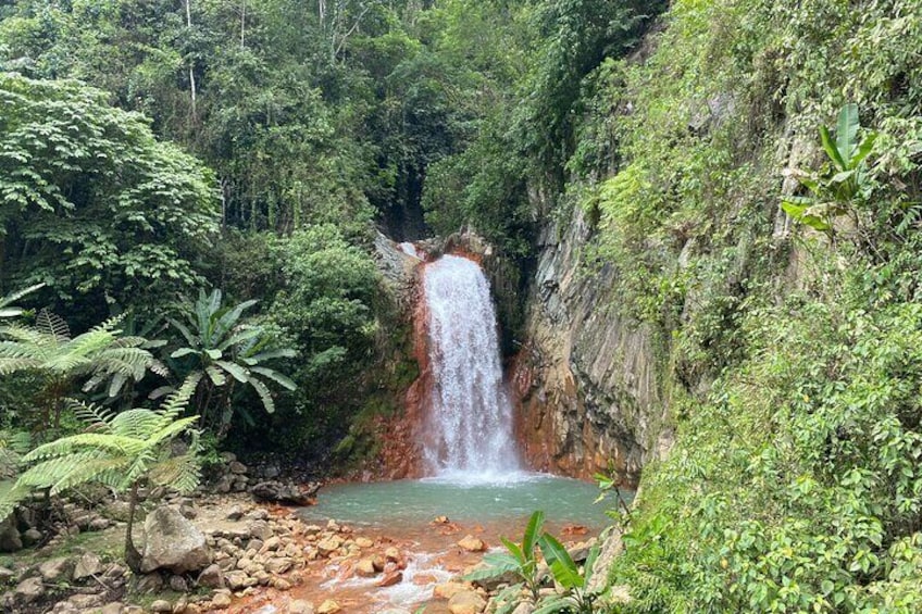 A view of the gorgeous Pulangbato Falls. 
