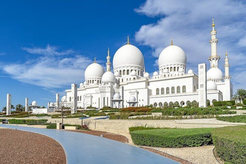 Marvel at the majestic grandeur of the Sheikh Zayed Mosque, a symbol of tranquility and architectural splendor