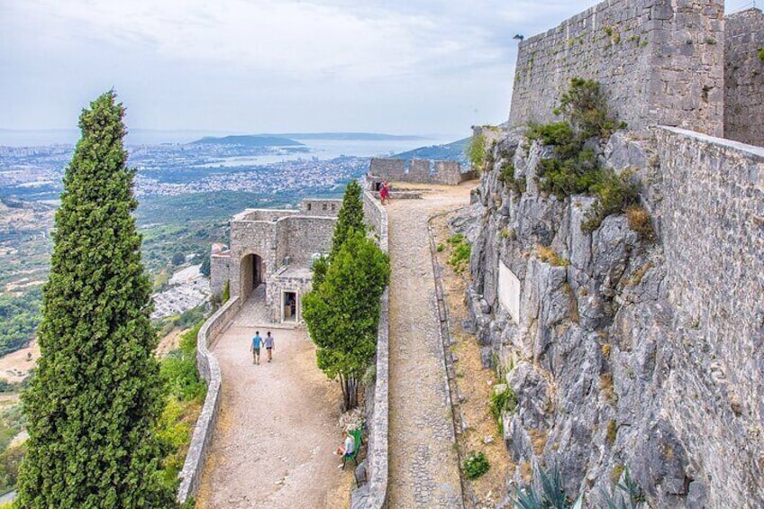 Klis Fortress Half-Day Guided Tour with Lunch from Split