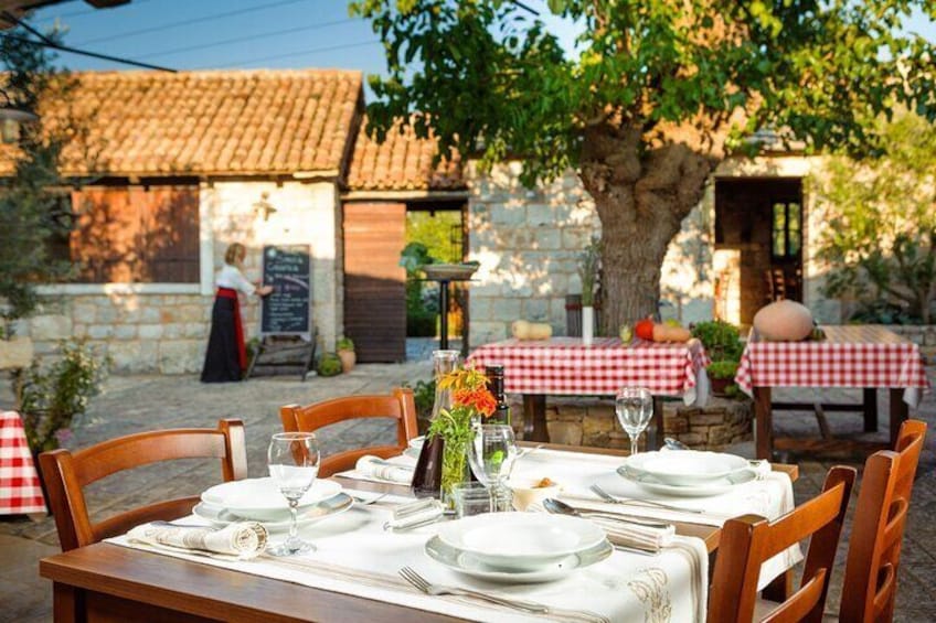 Klis Fortress Half-Day Guided Tour with Lunch from Split