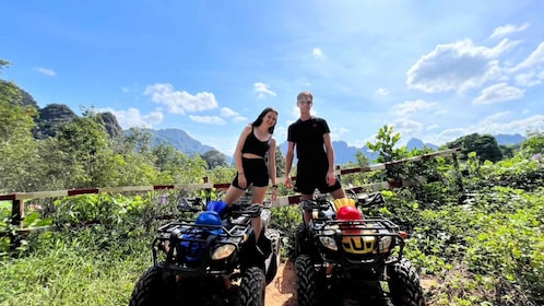 Krabi: Kajakfahren bei Bor Thor mit optionaler ATV-Fahrt