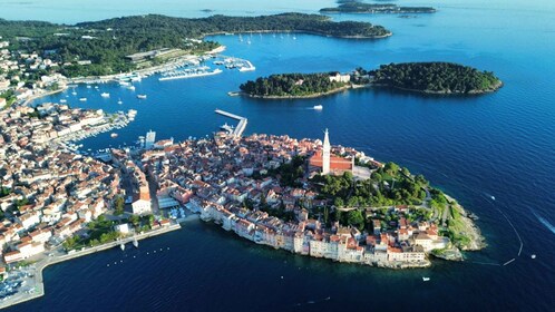 Rovinj: Rote Insel und Piratenhöhle Schnellboottour