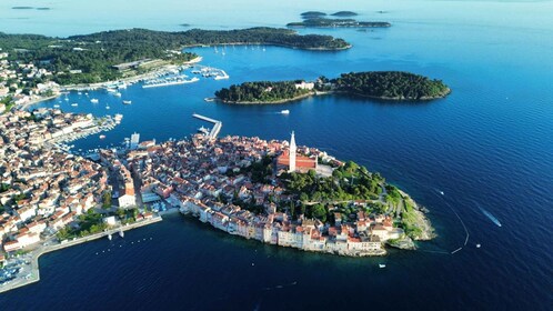 Rovinj: Rote Insel und Piratenhöhle Schnellboottour