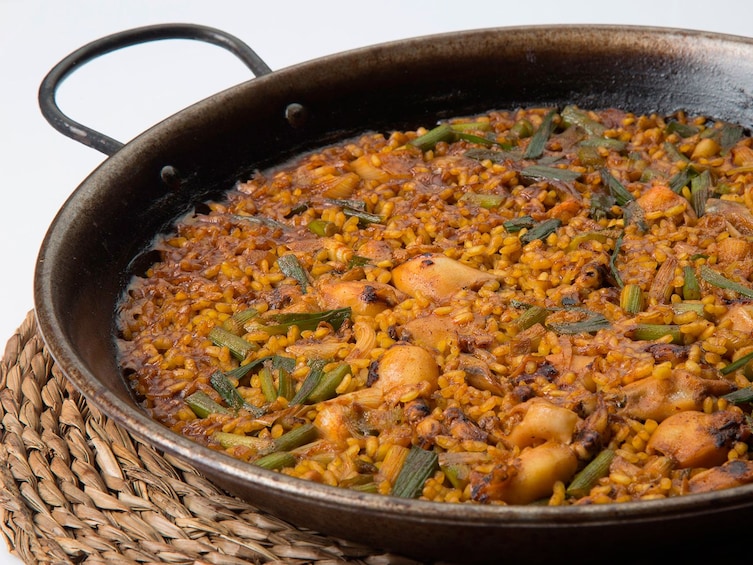 Ver elemento 4 de 8. 3-Course Paella Lunch in Alicante harbour & Evening Flamenco Show