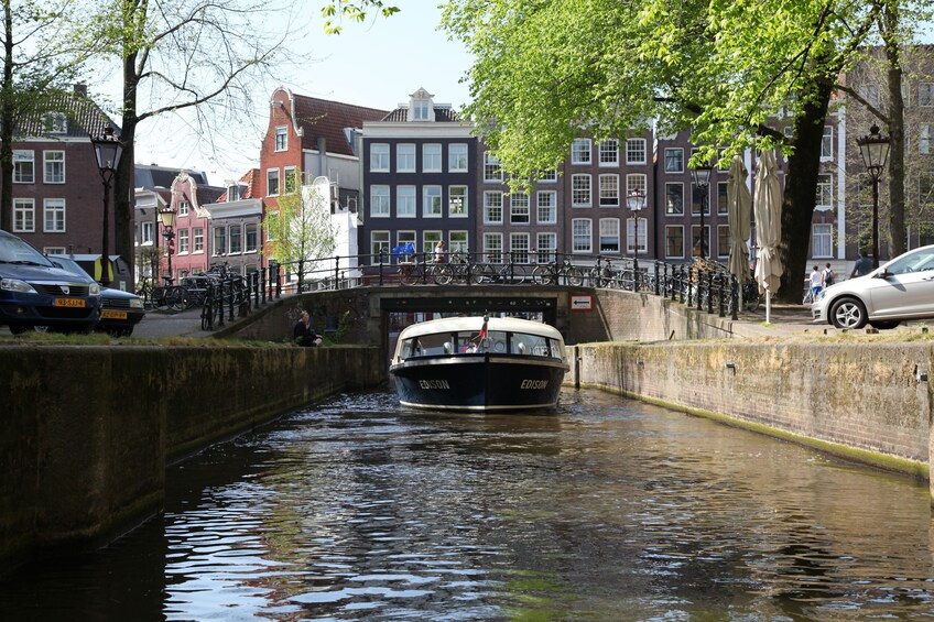 Blue Boat Company City Canal Cruise & STRAAT Museum