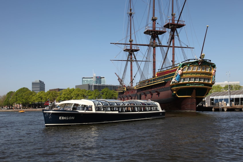 Blue Boat Company City Canal Cruise & STRAAT Museum