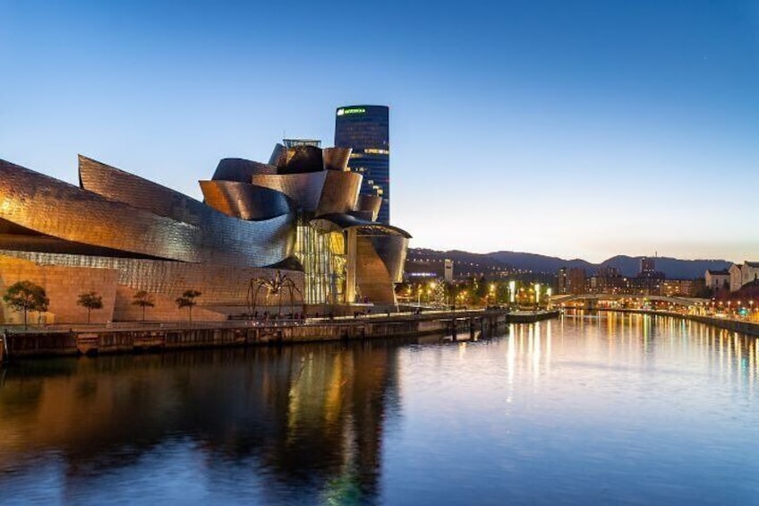 Private Custom Walking Tour with a Local Guide in Bilbao