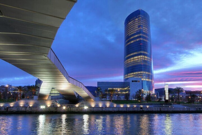 Bilbao : Private Custom Walking Tour with a Local Guide