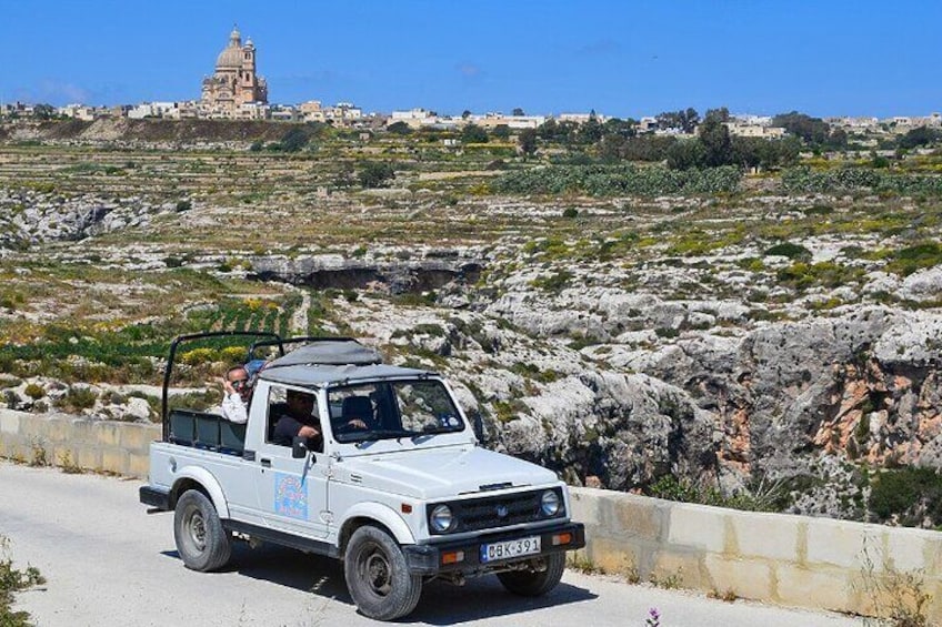 Malta: Comino Cruise and Jeep Tour with lunch and Transport