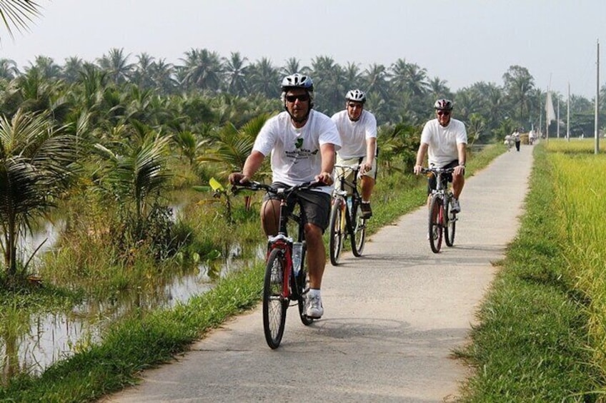 Phnom Penh Islands of the Mekong Guided Bike Tour 