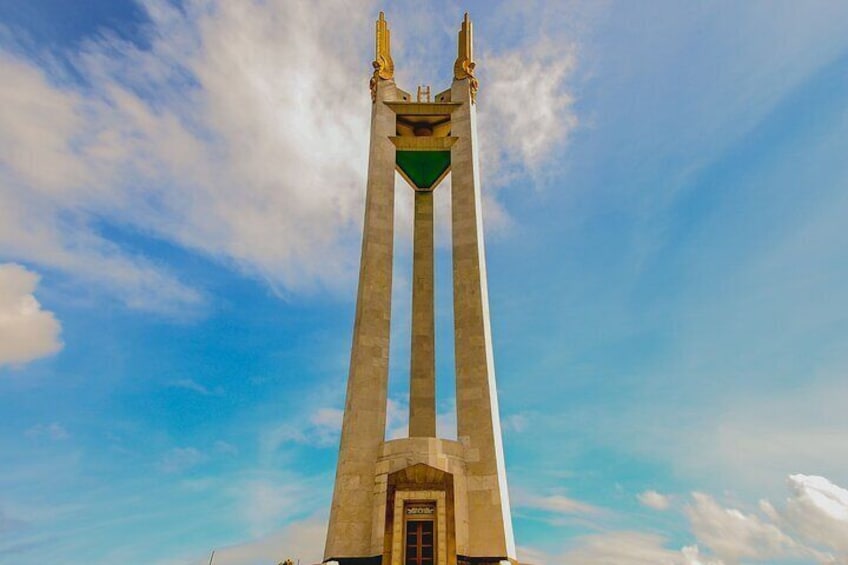 Private Custom Walking Tour with a Local Guide in Quezon City