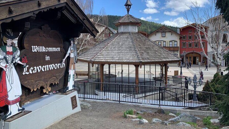 Visit Leavenworth on a guided Cascades and Snoqualmie Falls Tour