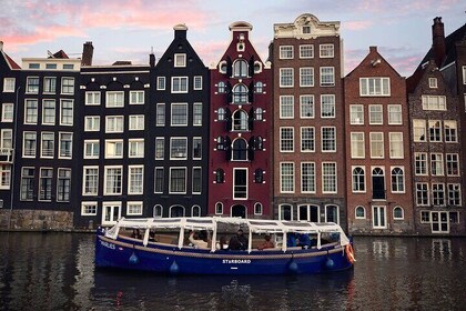 Amsterdam: Evening City Centre Canal Cruise with Unlimited Drinks