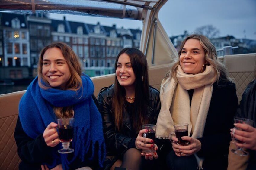 Amsterdam: Evening City Centre Canal Cruise with Unlimited Drinks