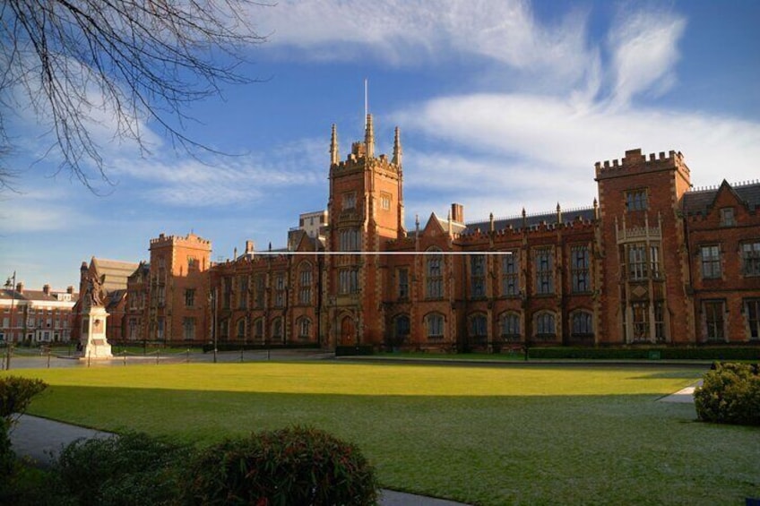 Private Guided Walking Tour in Belfast