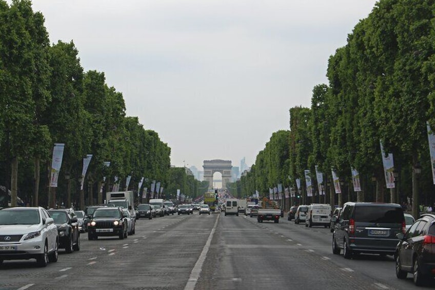 Shared Arc de Triomphe and Champs Élysées Tour in Paris