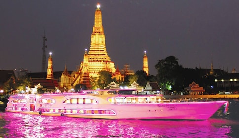 Majestuosa Bangkok de noche: memorable crucero por el río con Wonderful Pea...