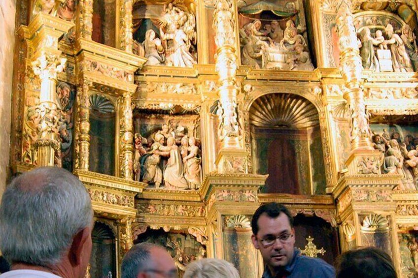 Guided tour enjoying the altarpiece of Santa María