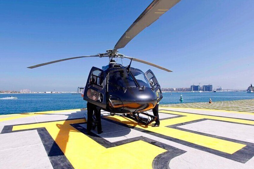 Exclusive 45-Minute Helicopter Royal Air Tour in Abu Dhabi