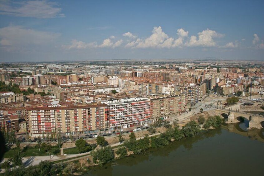 Private custom tour with a local guide Zaragoza