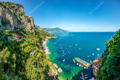 Tour privado de día completo en barco por la costa de Amalfi desde Amalfi