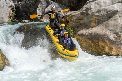 Multi-adventure-tur - rafting med elementer af canyoning