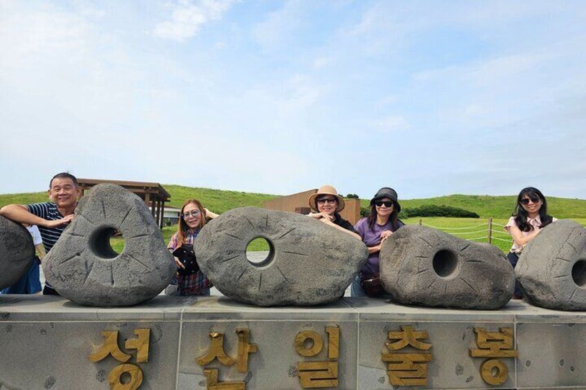 Private Taxi Tour in Jeju and Jeongbang Waterfall