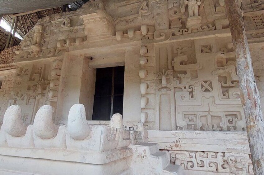 Private guide service in the archaeological zone of Ek Balam