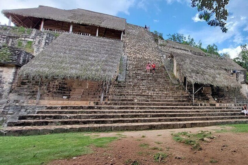Private guide service in the archaeological zone of Ek Balam