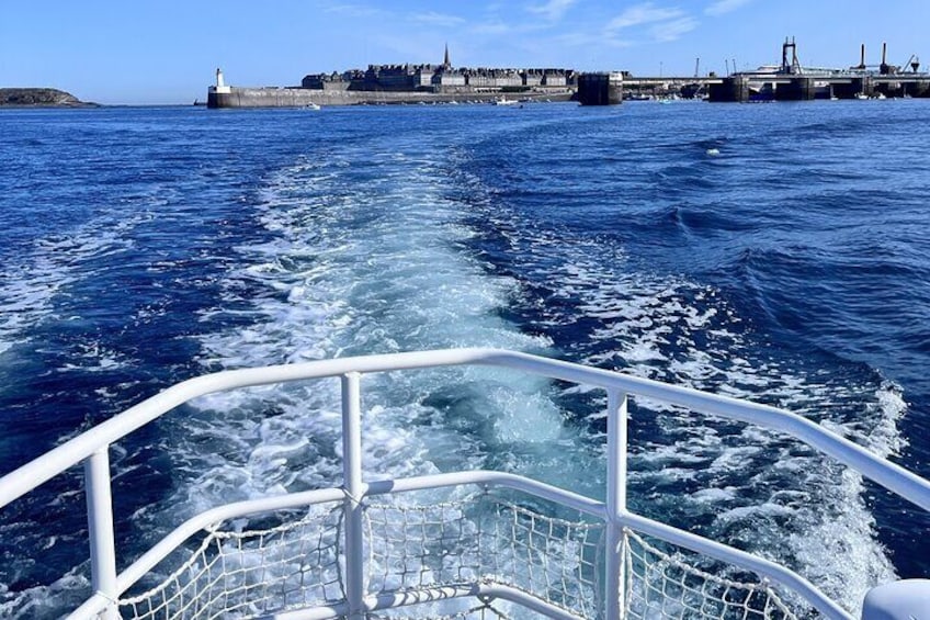 Small group boat trip with a local