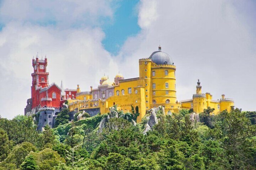 Private Half-Day Tour to Sintra (Pena Palace & Moorish Castle)