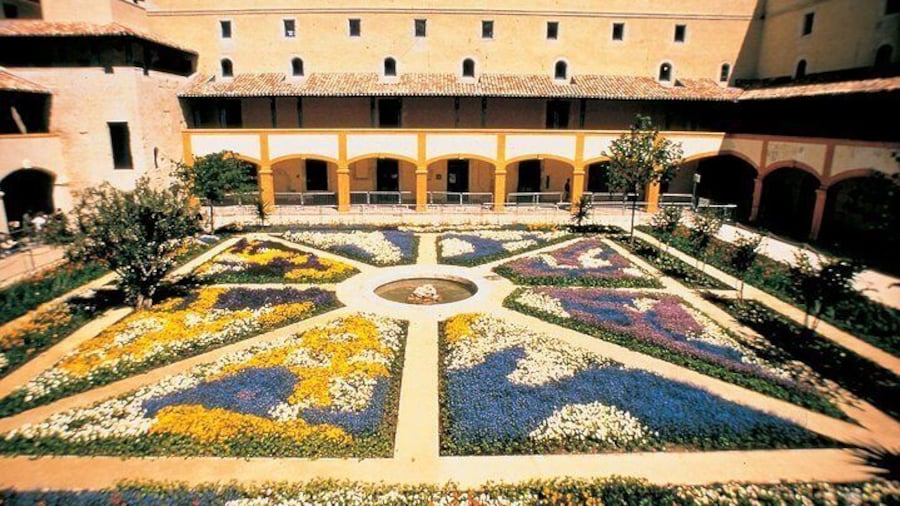 The Hospital Garden / Hôtel-Dieu