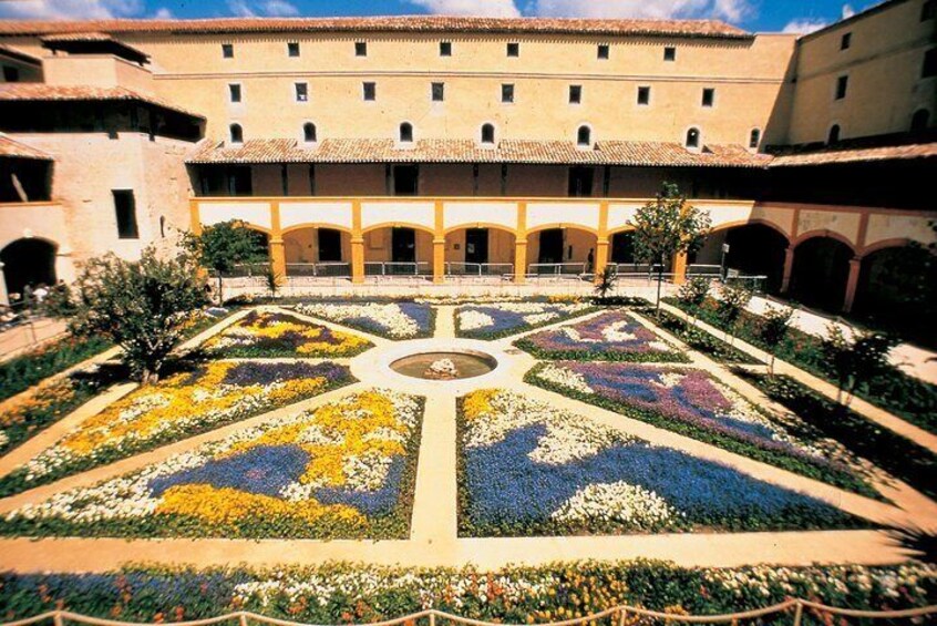 The Hospital Garden / Hôtel-Dieu