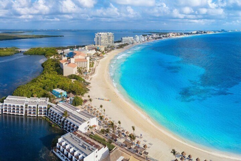3-Hour Private Walking Tour with a Local Guide in Cancun